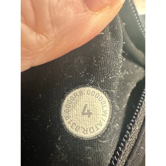Lululemon Speed Up Shorts Size 4 - Picture 4 of 4